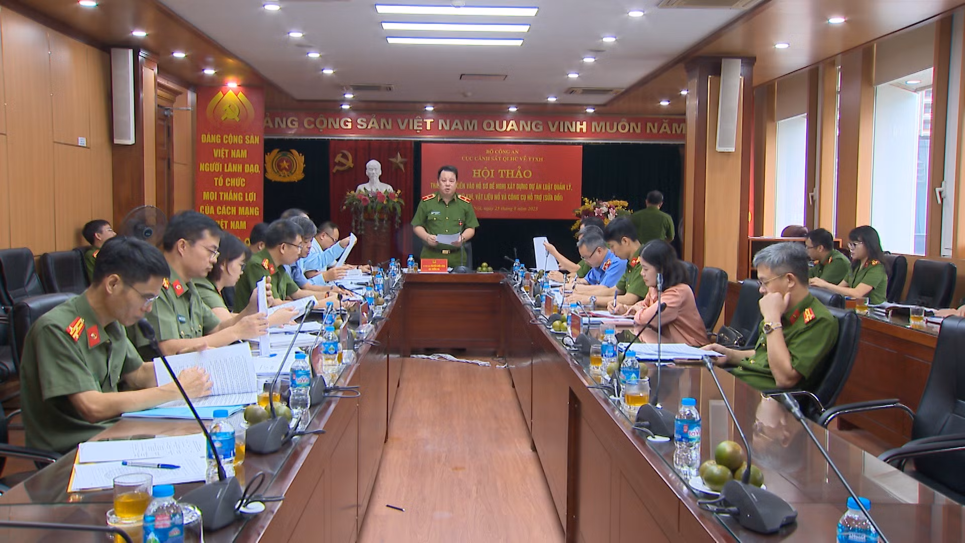 Sửa đổi Luật Quản lý sử dụng vũ khí, vật liệu nổ, công cụ hỗ trợ: Tăng tính răn đe phòng ngừa tội phạm -0