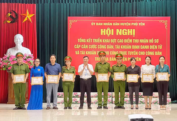 Huyện vùng cao Phù Yên hoàn thành 100% chỉ tiêu cấp tài khoản định danh điện tử -0