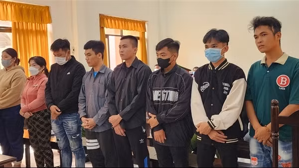 Ép nạn nhân viết giấy nợ và cướp tài sản, 8 đối tượng nhận 48 năm tù