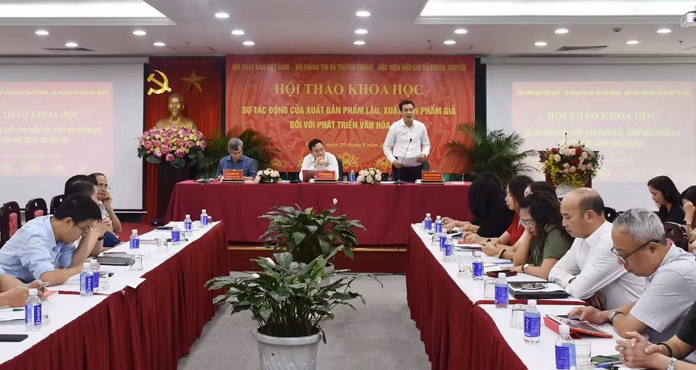 Cần sự chung tay của toàn xã hội để đẩy lùi nạn sách lậu, sách giả -0