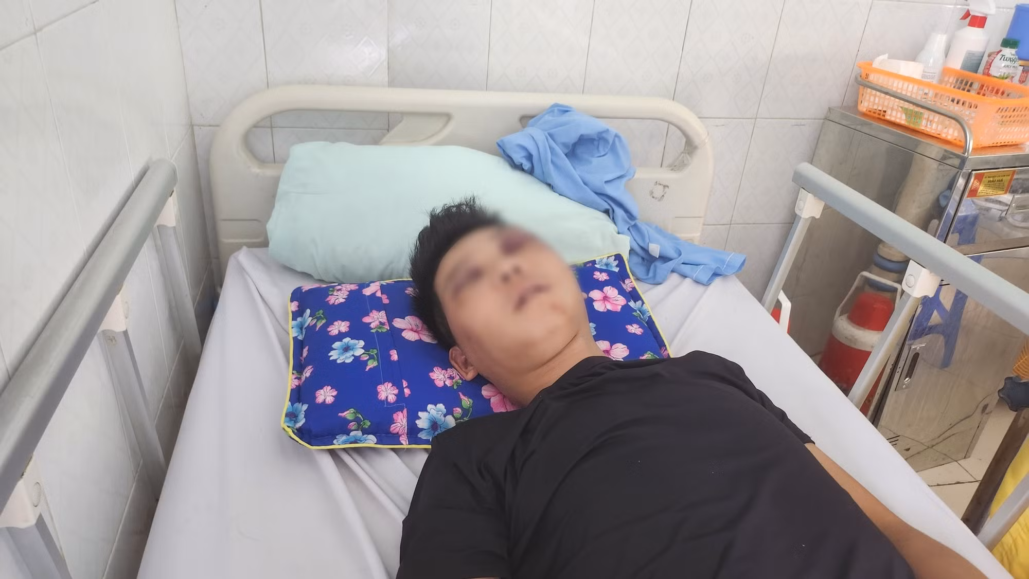 Công an điều tra vụ nam thanh niên bị đánh bất tỉnh giữa đường -0