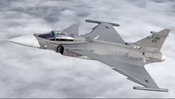 Lính Ukraine cùng lúc học lái tiêm kích F-16 Mỹ và Gripen Thụy Điển