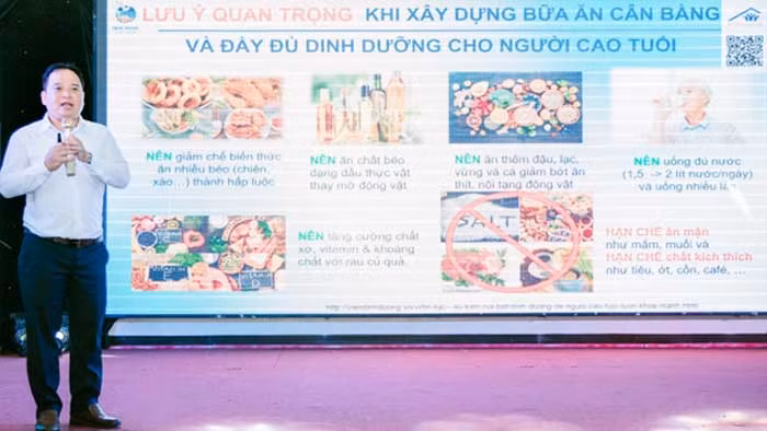 Xây dựng chế độ dinh dưỡng cân bằng và đủ chất ở người cao tuổi -0