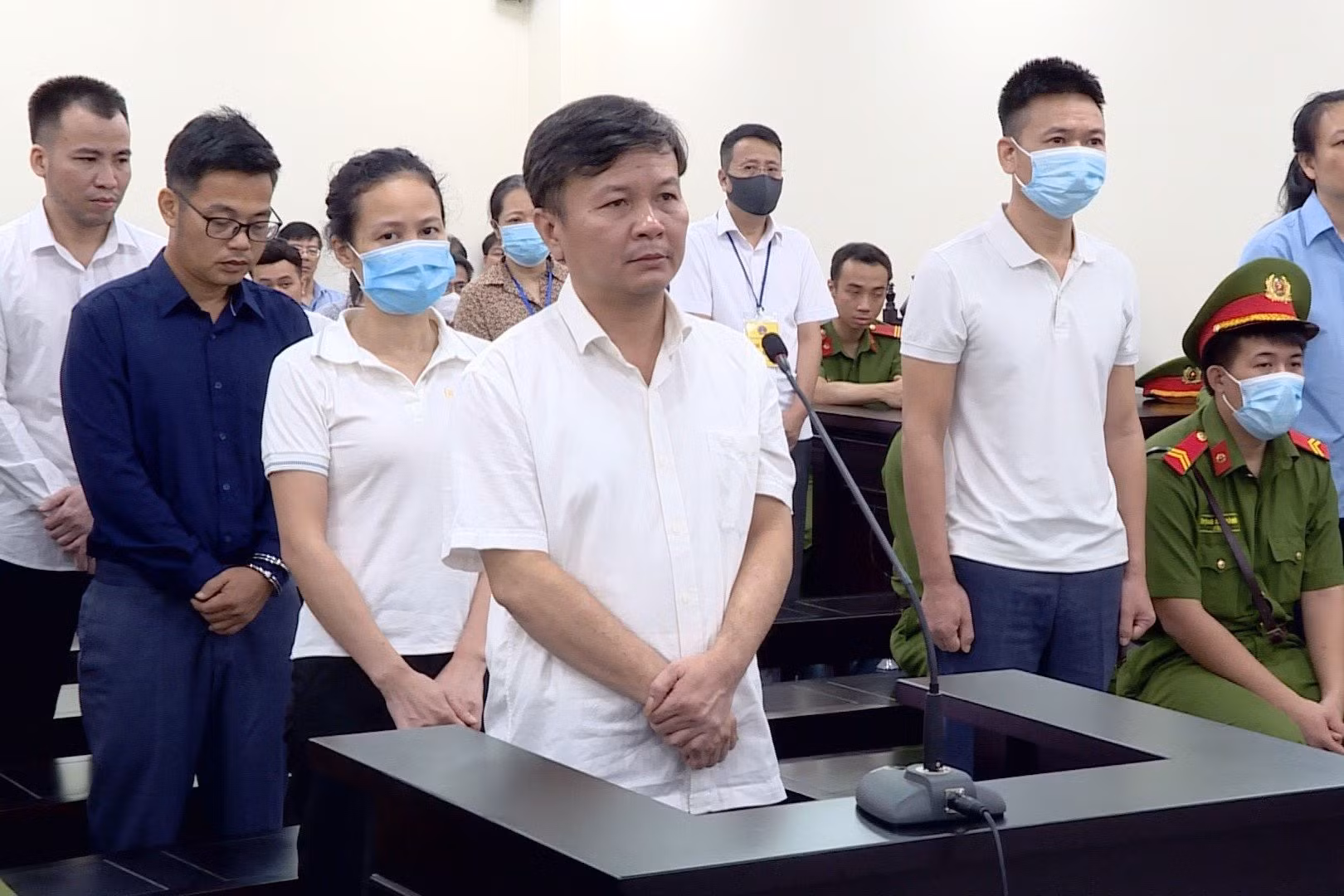 Cựu Chủ tịch TP Hà Nội Nguyễn Đức Chung nhận thêm bản án 18 tháng tù -0