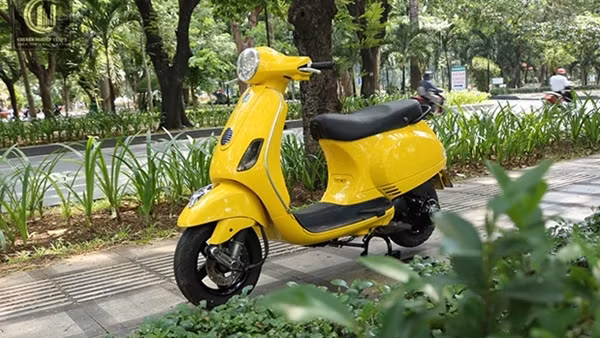 Tìm chủ sở hữu xe máy VESPA LX vàng