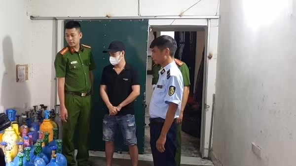 Phát hiện địa điểm kinh doanh khí cười nằm sâu trong ngõ nhỏ