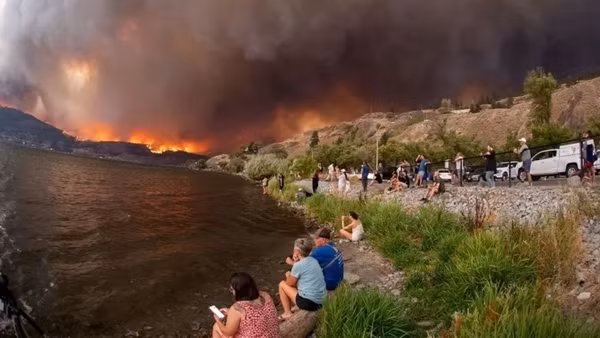Cháy rừng kinh hoàng ở Canada, người dân vẫn phớt lờ lệnh sơ tán