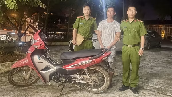 Tên cướp xe ôm sa lưới sau 2 giờ gây án