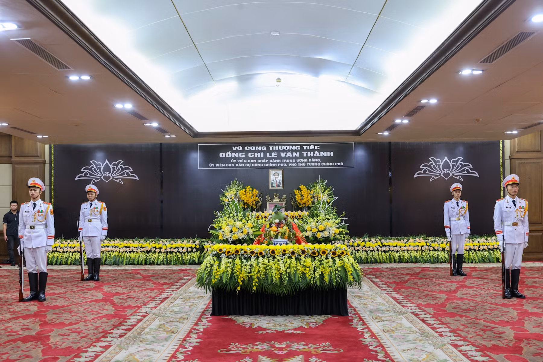 Lãnh đạo Đảng, Nhà nước viếng Phó Thủ tướng Lê Văn Thành -0