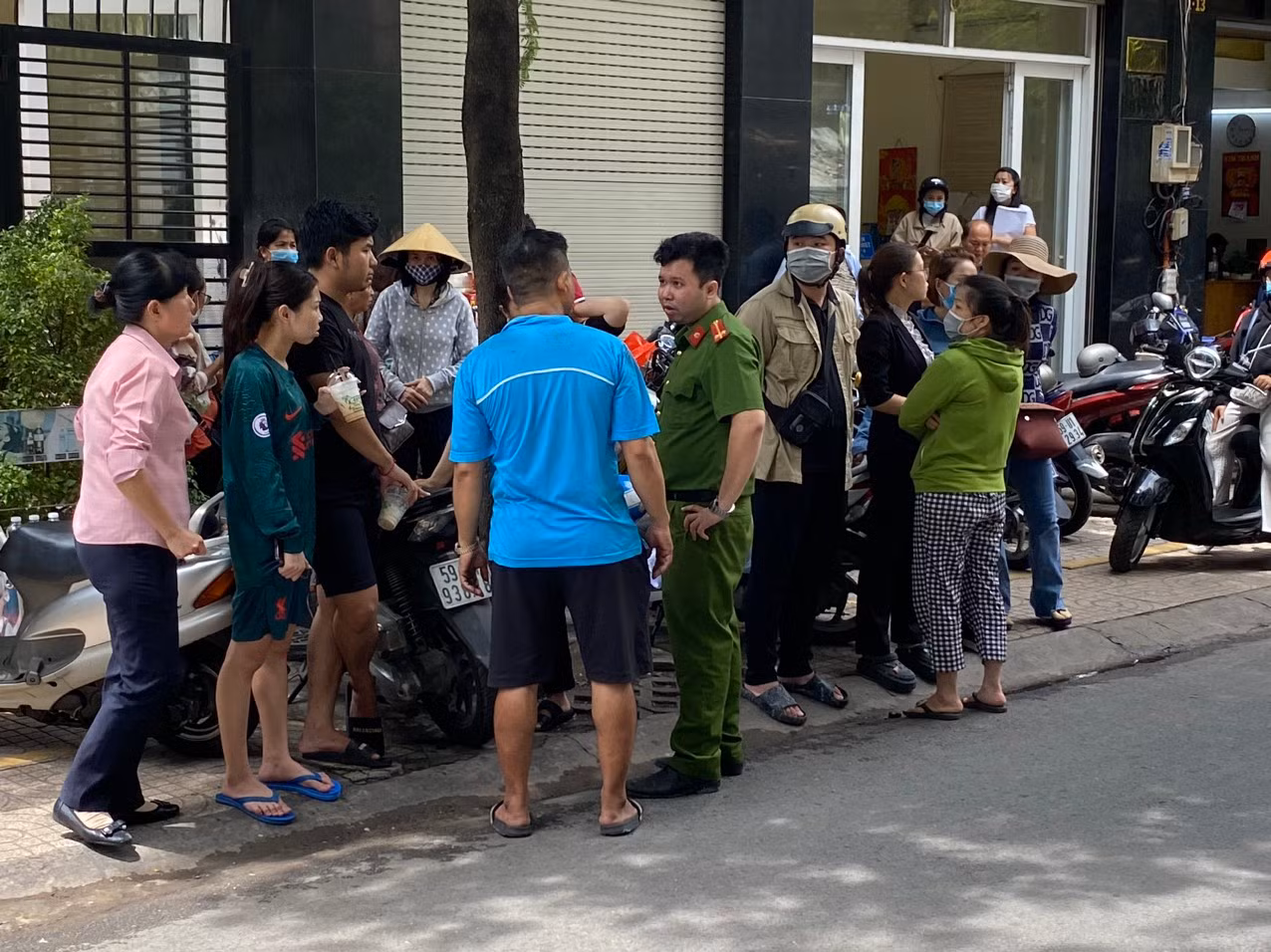 Hai cô gái trẻ tử vong trong nhà vệ sinh lúc đám cháy bùng phát -0