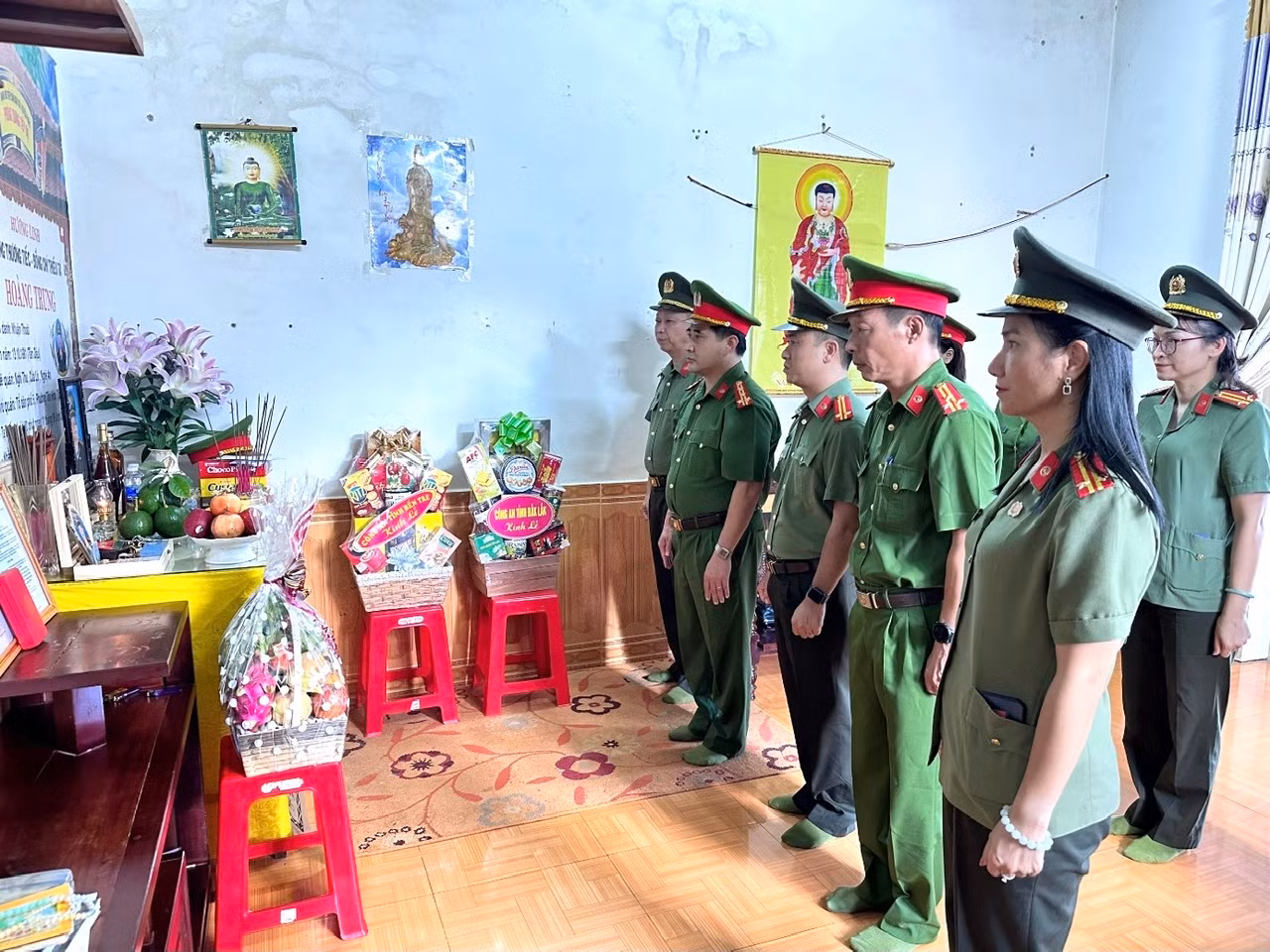 Công an quận Bắc Từ Liêm báo công với Bác và tưởng niệm các Anh hùng liệt sĩ tại Tây Nguyên -0