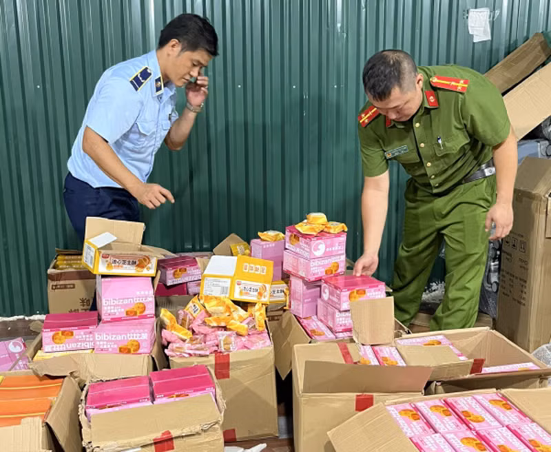 Tạm giữ trên 4.500 chiếc bánh trung thu nhập lậu -0