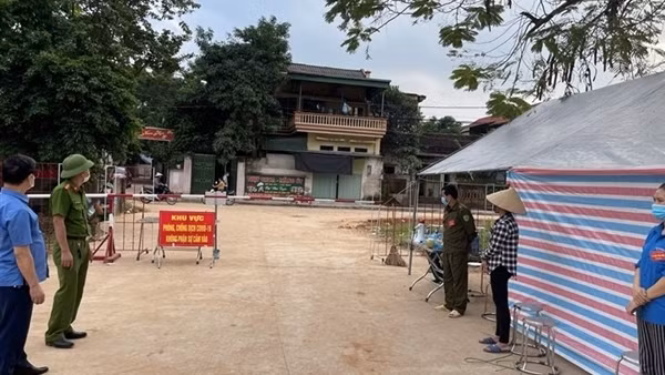 Khởi tố chủ quán cơm "chống lệnh" dịch làm lây lan dịch bệnh ảnh 2