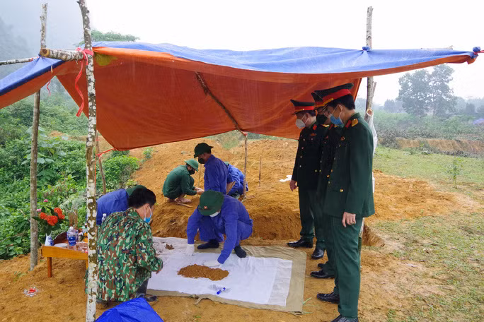 Phát hiện hài cốt liệt sĩ cùng nhiều di vật kèm theo -0