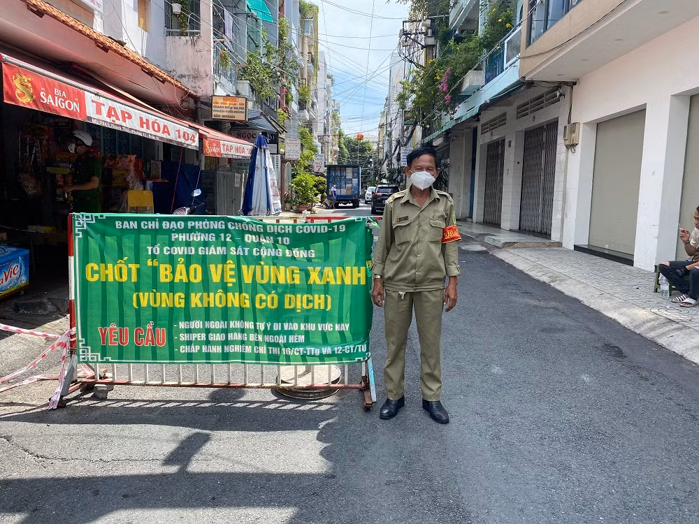 Những người thầm lặng bảo vệ “vùng xanh, vùng đỏ” -0