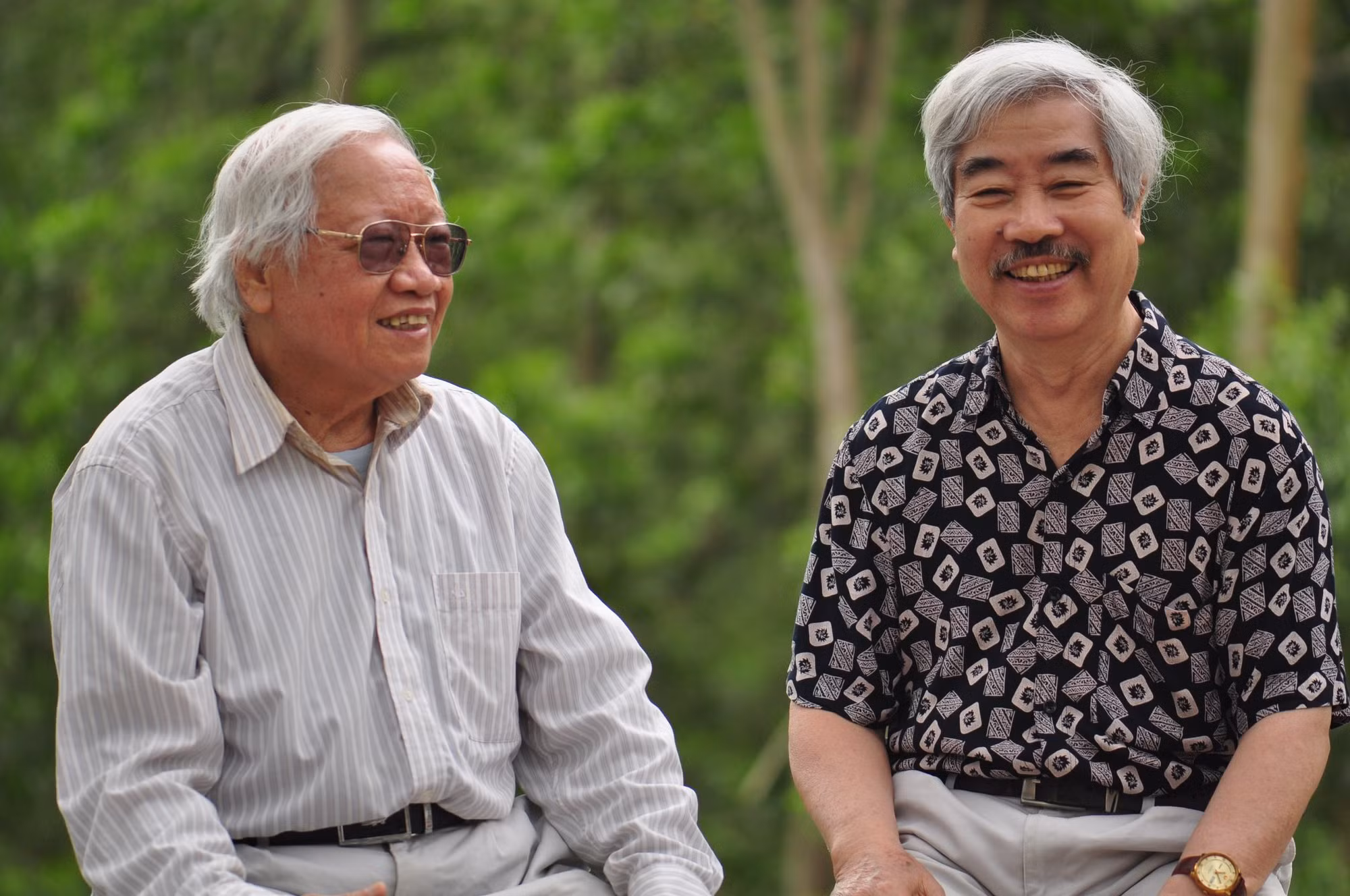 gs tran dinh su va la khac hoa.jpg -0