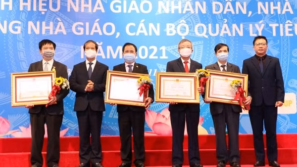 Vinh danh Nhà giáo Nhân dân, Nhà giáo Ưu tú và cán bộ quản lý giáo dục tiêu biểu năm 2021