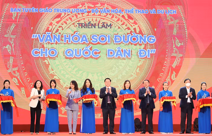 Triển lãm “Văn hoá soi đường cho quốc dân đi” -0