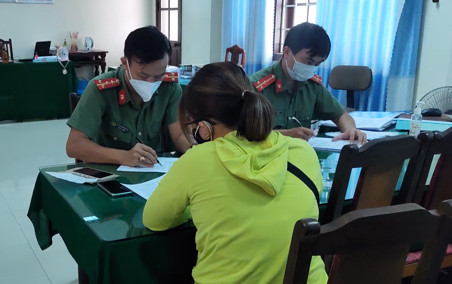 Xử lý nghiêm hành vi đăng tải, chia sẻ thông tin sai sự thật trên mạng xã hội -0