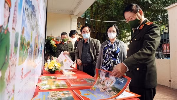 Ấn tượng với những mẫu lịch Công an Nhân dân năm 2022