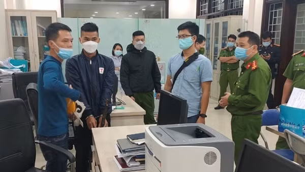Tóm gọn đạo chích “ăn mồi” nắp cống, vật liệu xây dựng ảnh 3