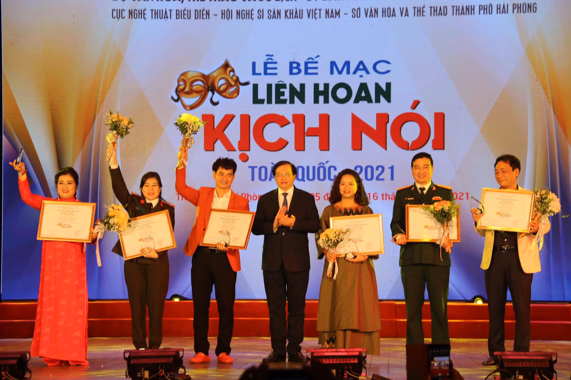 Nhà hát CAND nhận 13 Huy chương tại Liên hoan Kịch nói toàn quốc 2021 -0