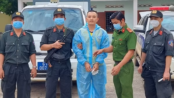 Đào hầm trong phòng ngủ để trốn truy nã ảnh 2