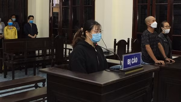 "Bảo mẫu" bạo hành trẻ em ở Thái Bình lĩnh 21 tháng tù