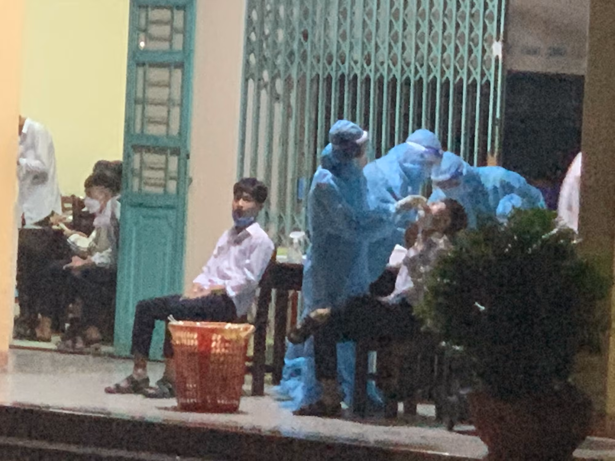 Quảng Nam: Phát hiện gần 20 ca dương tính COVID-19 tại trường PTTH Nguyễn Duy Hiệu -2