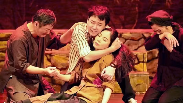 Nghệ sĩ với "một năm COVID buồn" ảnh 5