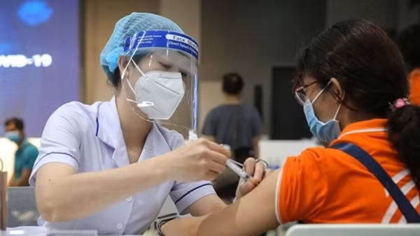 Hà Nội tiêm được trên 235.000 mũi vaccine cho trẻ em, ngày mai tiêm cho học sinh lớp 9 ảnh 2