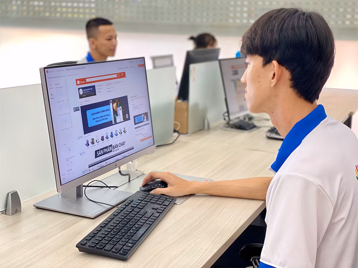 Chuyển đổi số - Lựa chọn sống còn của doanh nghiệp -0