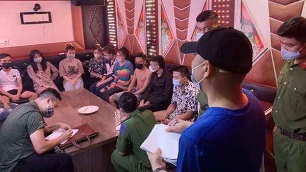 Quảng Nam tạm dừng hoạt động vũ trường, karaoke, massage ảnh 3