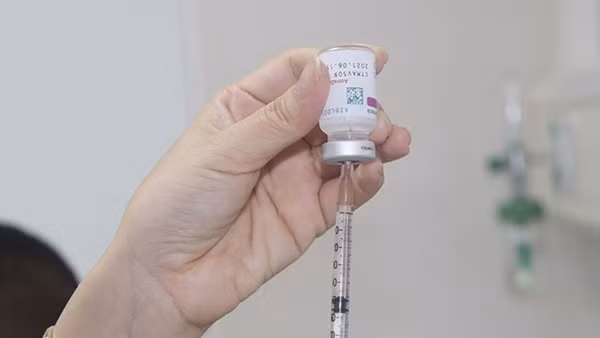 Sức khỏe 18 cháu bé tiêm nhầm vaccine COVID-19 giờ ra sao? ảnh 2