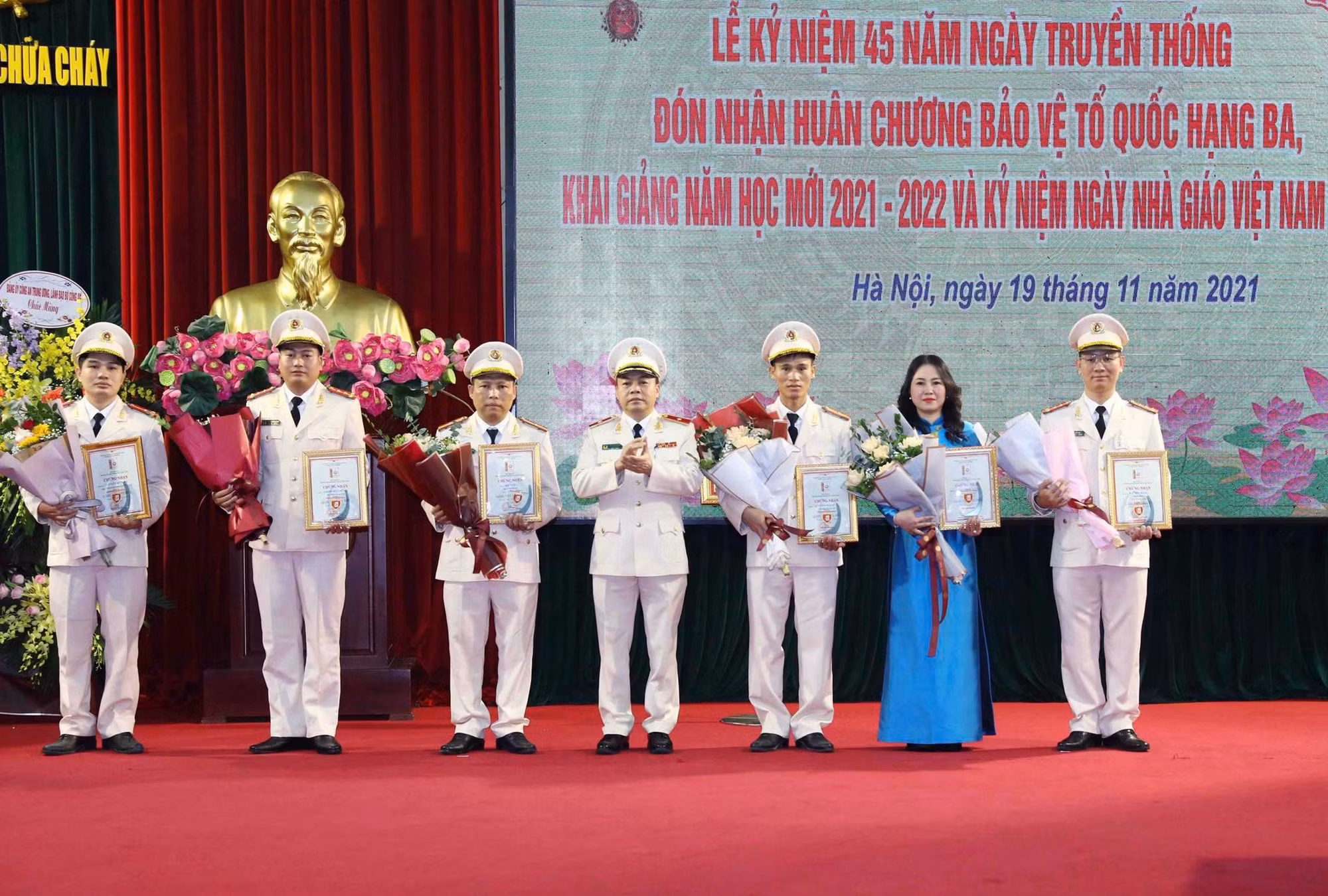 Trường Đại học PCCC kỷ niệm 45 năm Ngày truyền thống và đón nhận Huân chương Bảo vệ Tổ quốc -0
