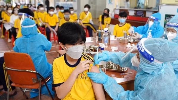 Bình Phước tiêm vaccine phòng COVID-19 cho hơn 130.000 trẻ từ 12 đến 17 tuổi ảnh 2
