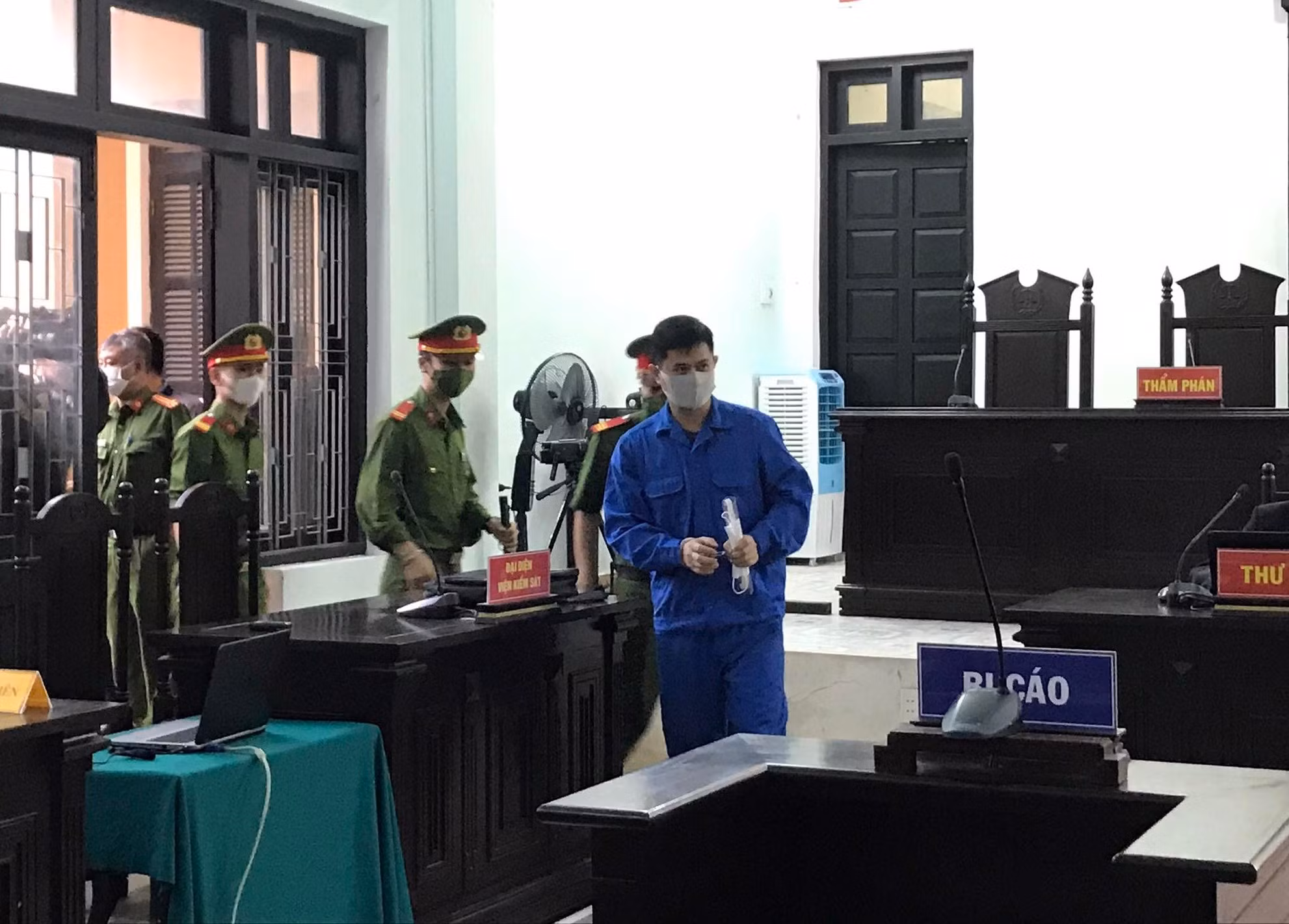Nhiều tình tiết mới trong phiên xét xử phúc thẩm cựu bác sĩ bị truy tố hiếp dâm nữ điều dưỡng -0