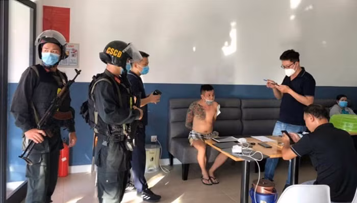 Những bí mật phía sau hotboy cưỡi “Merc” -0