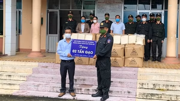 Phát huy vai trò nòng cốt, tuyến đầu, tăng cường hỗ trợ các địa phương phòng, chống dịch và bảo đảm ANTT ảnh 3