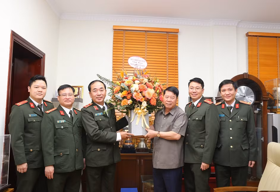 Thứ trưởng Trần Quốc Tỏ thăm hỏi, tri ân các nhà khoa học trong lực lượng CAND -0