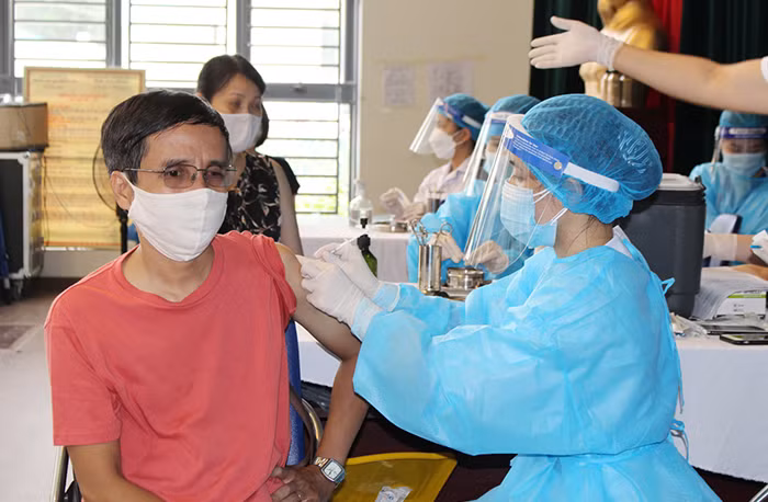 Vaccine không phải là tấm lá chắn tuyệt đối -0