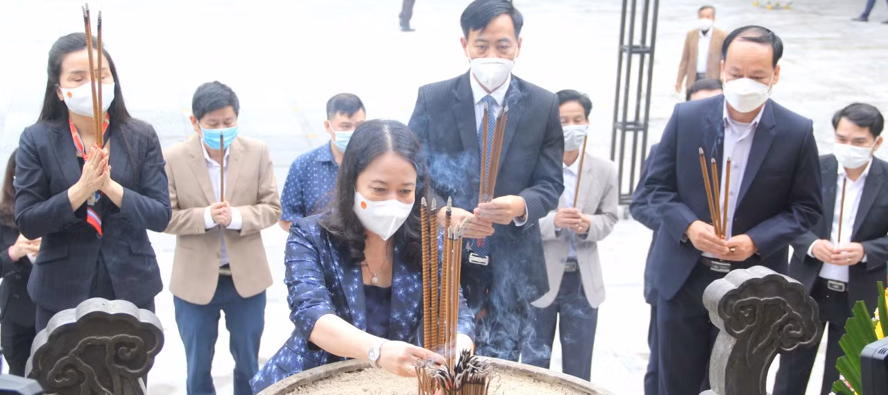 Phó Chủ tịch nước tặng quà gia đình có công với cách mạng tại An Giang ảnh 4