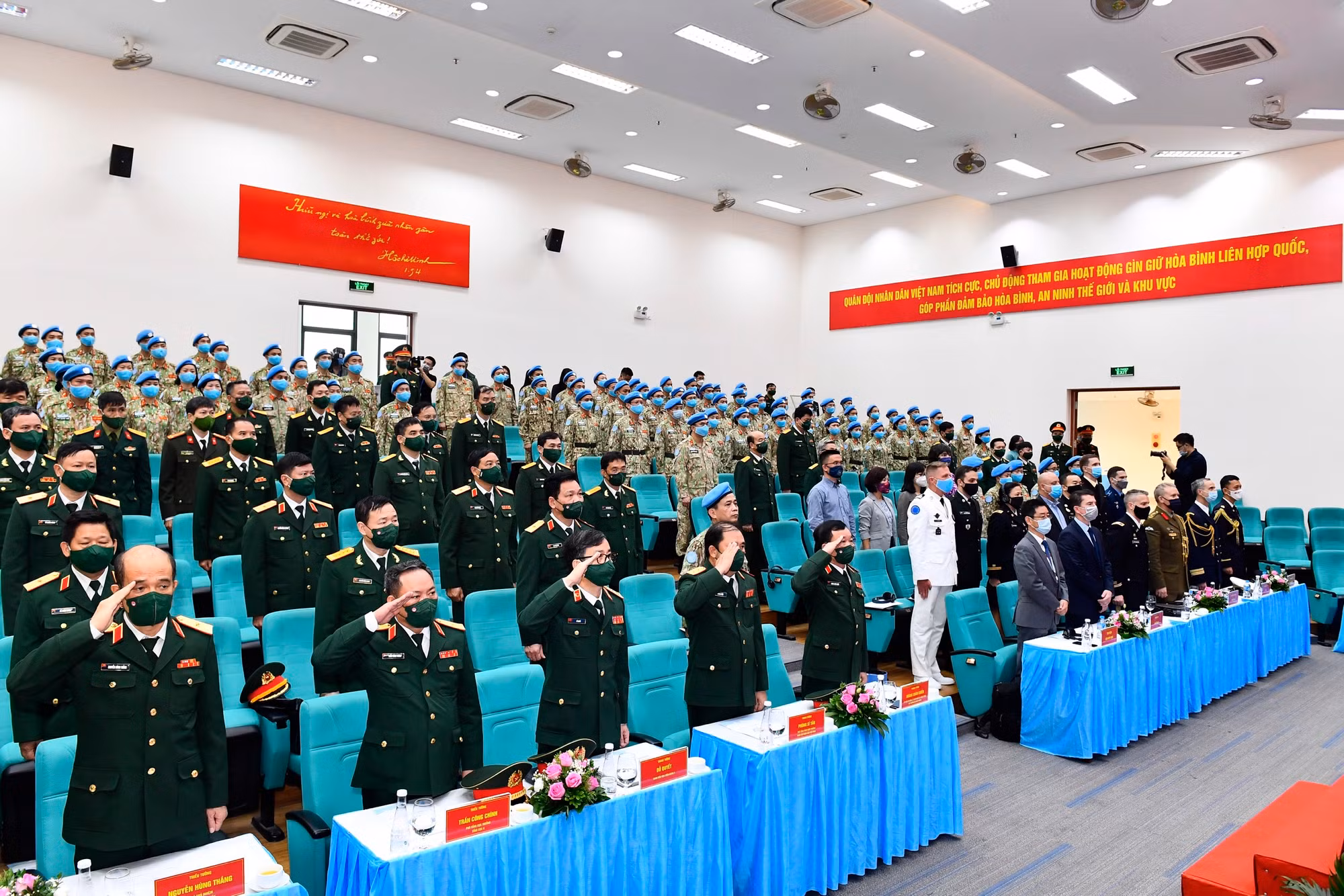Việt Nam ra mắt Đội Công binh GGHB LHQ và Bệnh viện dã chiến cấp 2 số 4 -0