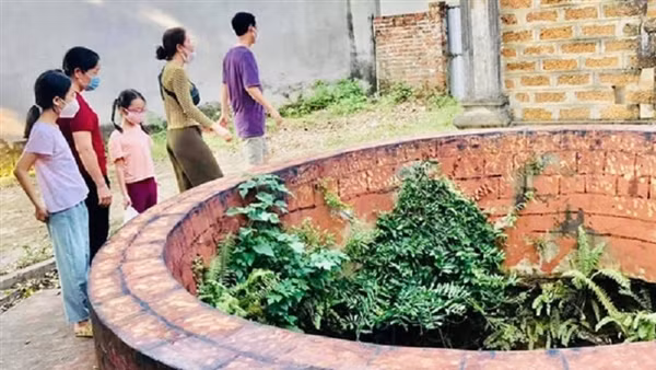 Xử phạt họa sĩ đoàn làm phim tô vẽ giếng cổ tại Làng cổ Đường Lâm