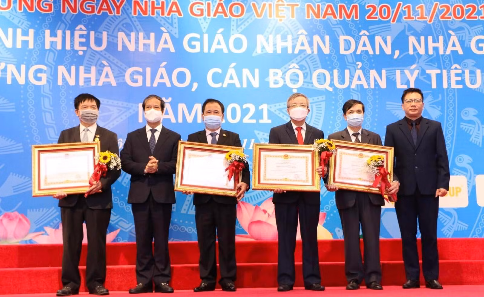 Vinh danh Nhà giáo Nhân dân, Nhà giáo Ưu tú và cán bộ quản lý giáo dục tiêu biểu năm 2021 -0