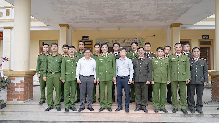 Thắt chặt hơn nữa mối quan hệ giữa hai Bộ Công an Việt - Lào -0