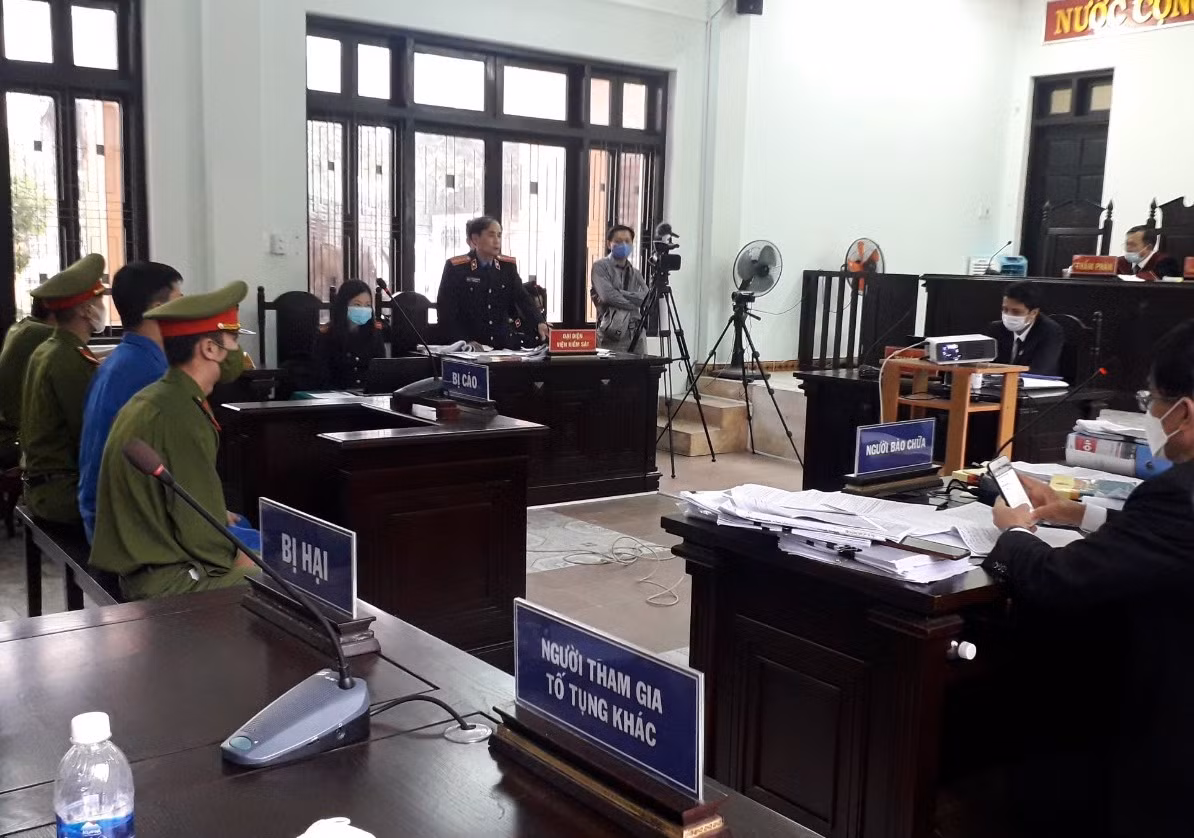 Nhiều tình tiết mới trong phiên xét xử phúc thẩm cựu bác sĩ bị truy tố hiếp dâm nữ điều dưỡng -0