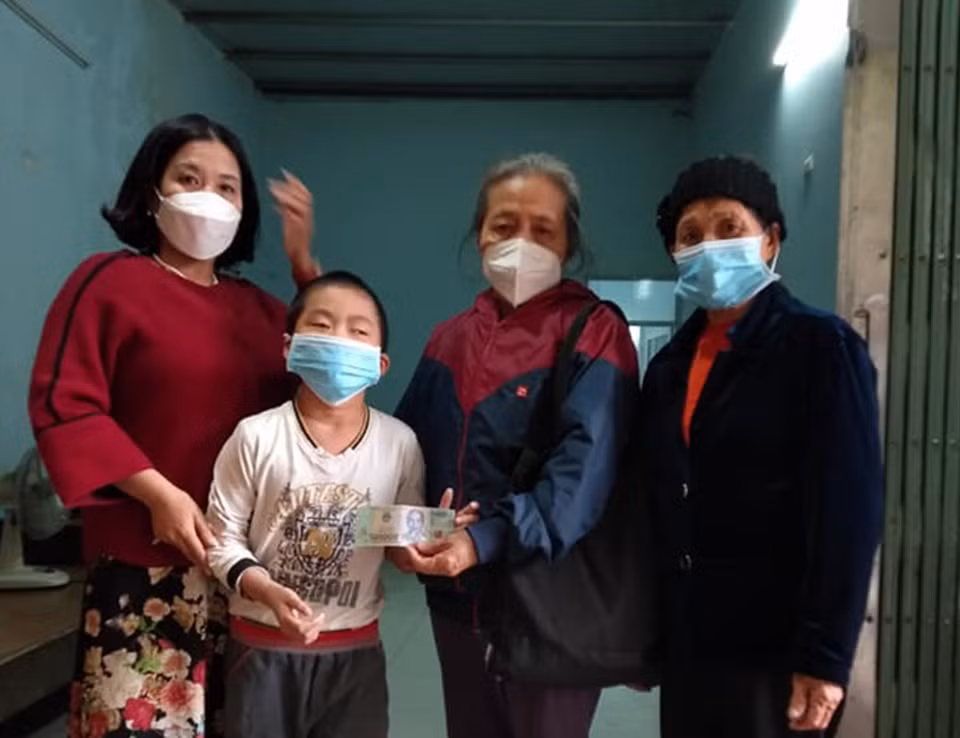 “Bà đỡ” của những học trò nghèo -0