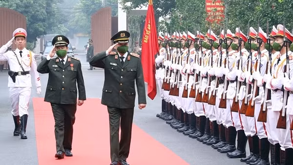 Trưởng Ban Tuyên giáo Trung ương Nguyễn Trọng Nghĩa thăm, chúc mừng Học viện Chính trị CAND ảnh 4