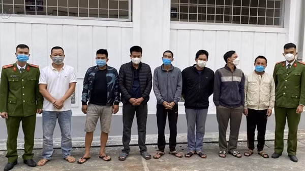 Triệt phá sới bạc dưới hình thức xóc đĩa, bắt giữ 13 đối tượng ảnh 3